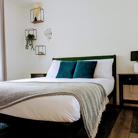 Sterling Stylish 2 Bedroom Central Modern Apartment 达灵顿 外观 照片