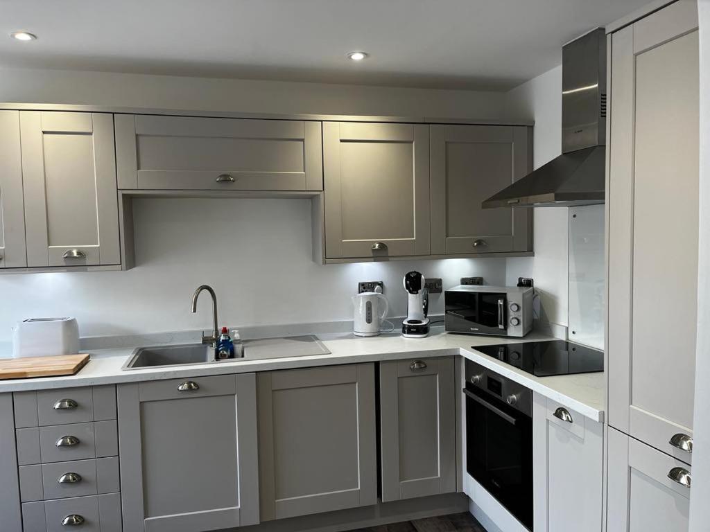 Sterling Stylish 2 Bedroom Central Modern Apartment 达灵顿 外观 照片