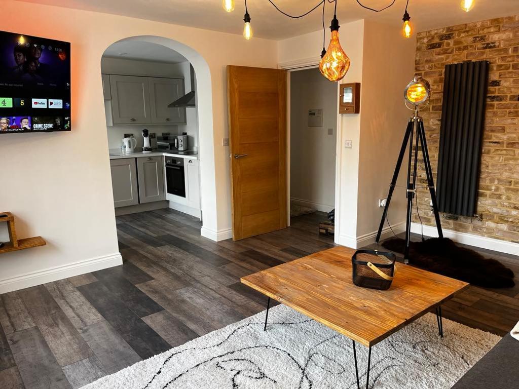 Sterling Stylish 2 Bedroom Central Modern Apartment 达灵顿 外观 照片