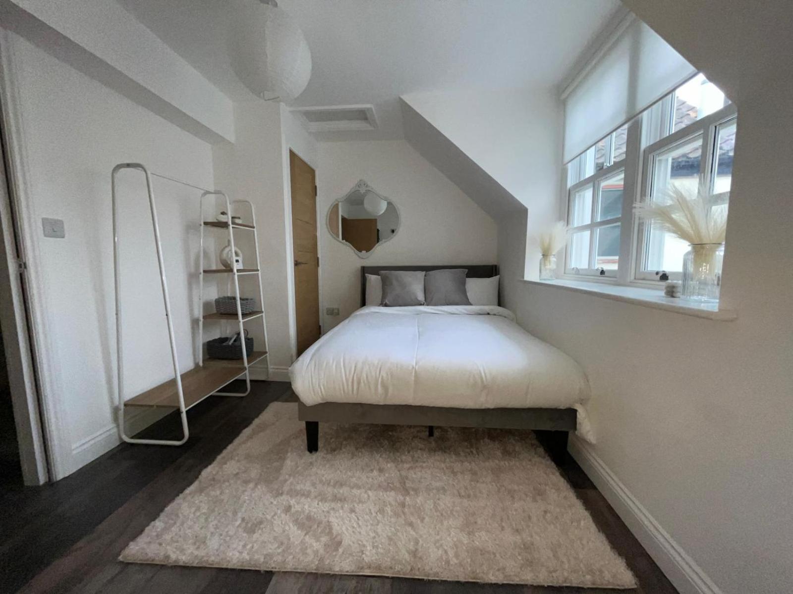 Sterling Stylish 2 Bedroom Central Modern Apartment 达灵顿 外观 照片